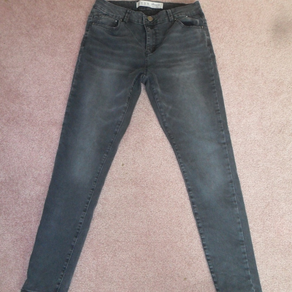 NWOT Dark Grey Skinny Jeans